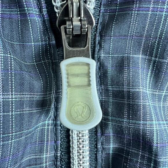 Lululemon Jacket Womens 4 33" Run Hustle Gray Plaid Hood Reflective Thumb Hole - Picture 7 of 10